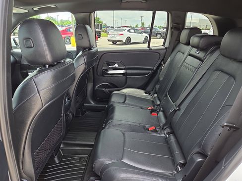 Used 2021 Mercedes-Benz GLB 250 4MATIC image 10