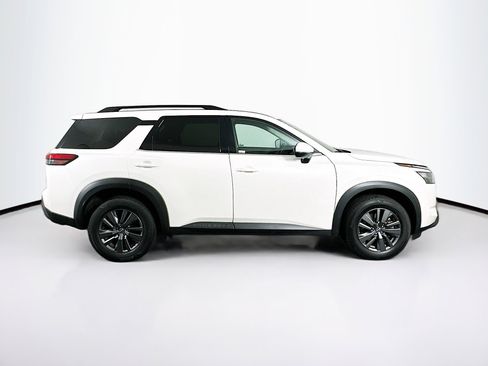 Used 2024 Nissan Pathfinder SV image 10