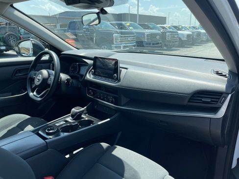Used 2024 Nissan Rogue S AWD/4WD image 18