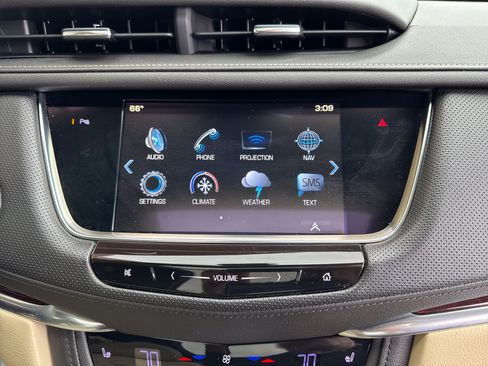 Used 2017 Cadillac XT5 Luxury w/ Driver Awareness Package AWD/4WD image 15