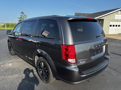 Used 2020 Dodge Grand Caravan SE FWD image 6