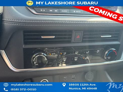 Used 2023 Nissan Rogue S AWD/4WD image 11