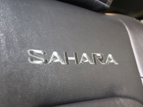 Used 2022 Jeep Wrangler Unlimited Sahara w/ Cold Weather Group image 16