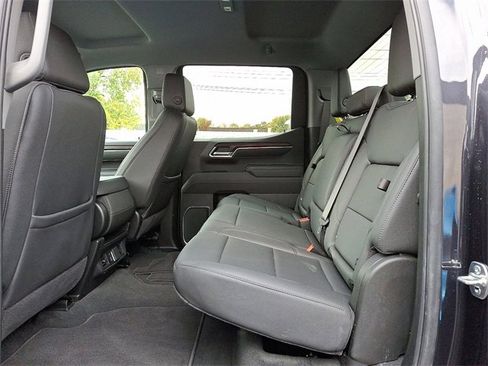 Used 2025 GMC Sierra 1500 SLT image 10
