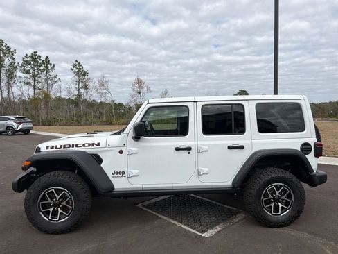 Used 2025 Jeep Wrangler Rubicon image 2