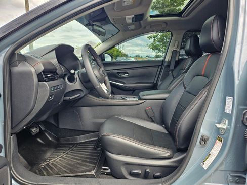 Used 2024 Nissan Sentra SR w/ SR Premium Package FWD image 27