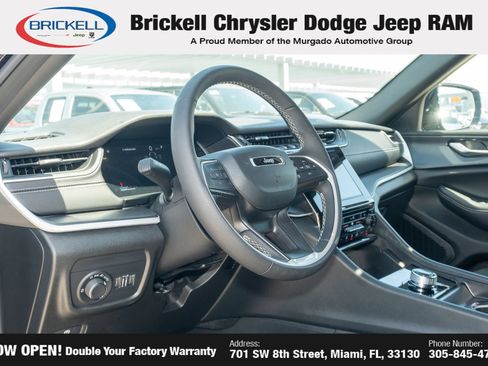 Used 2025 Jeep Grand Cherokee L Altitude AWD/4WD image 19