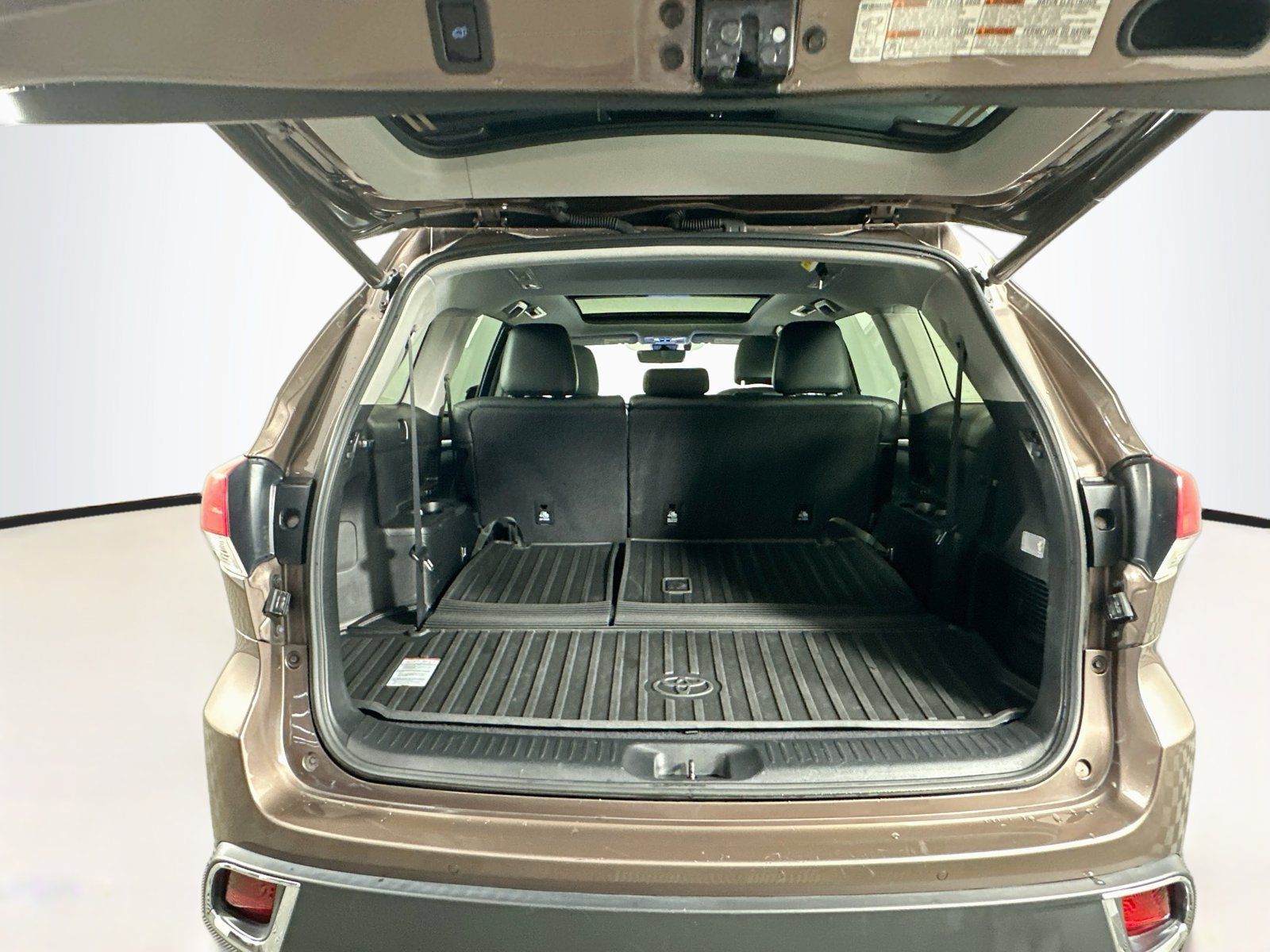 Used 2017 Toyota Highlander Limited Platinum FWD image 28
