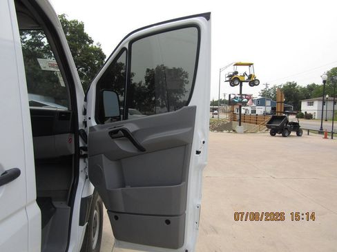Used 2018 Mercedes-Benz Sprinter 2500 image 12
