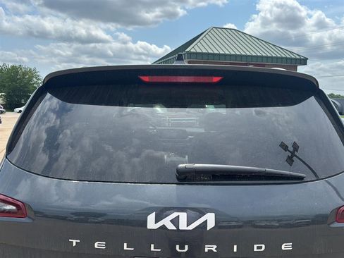 Used 2024 Kia Telluride S AWD/4WD image 9