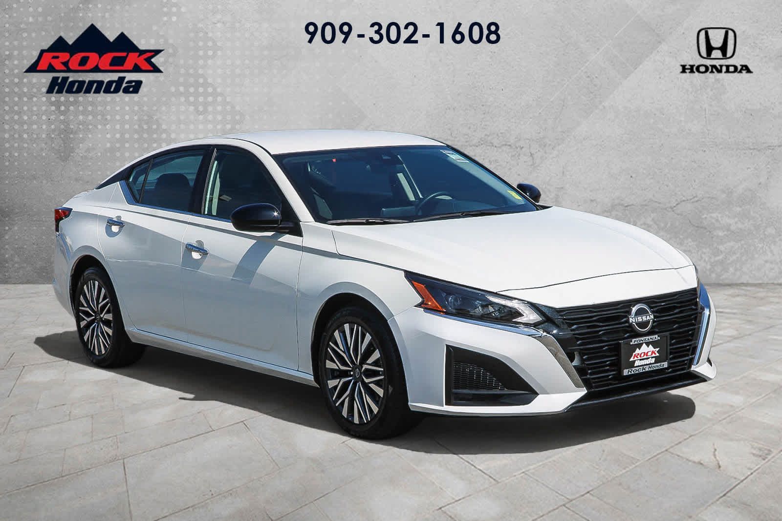 Used 2025 Nissan Altima 2.5 SV FWD image 3