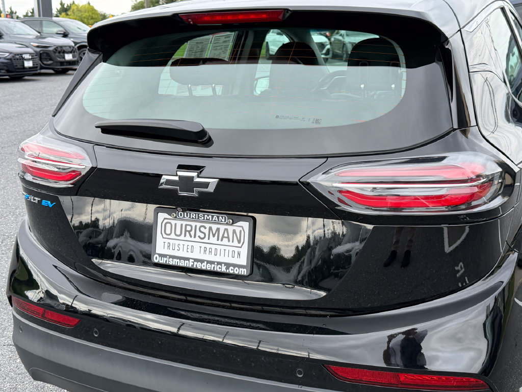 Used 2023 Chevrolet Bolt LT w/ Infotainment Package FWD image 12