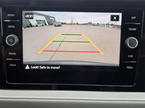 New 2026 Volkswagen Taos SE image 13