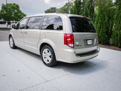 Used 2013 Dodge Grand Caravan Crew w/ Driver Convenience Group FWD image 8