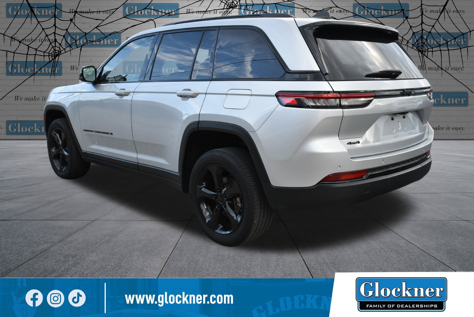 Used 2023 Jeep Grand Cherokee Altitude AWD/4WD image 8
