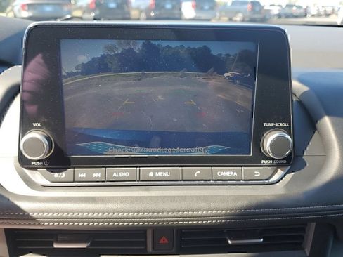 Used 2025 Nissan Rogue SV FWD image 23