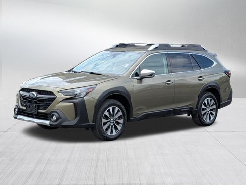 Used 2023 Subaru Outback Touring AWD/4WD image 3