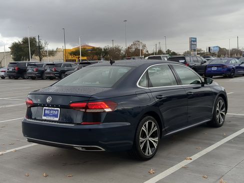 Used 2022 Volkswagen Passat 2.0T SE image 3