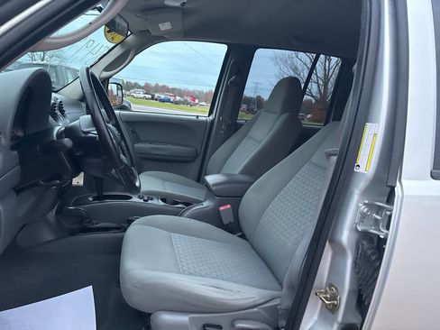 Used 2007 Jeep Liberty Sport image 16