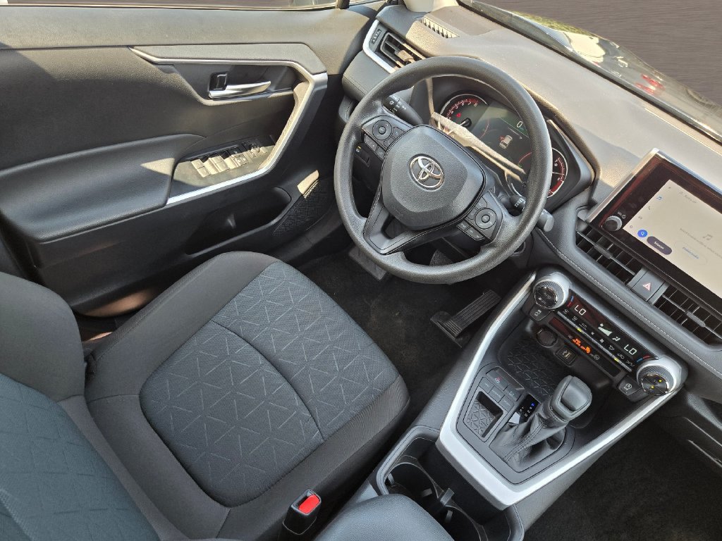 Used 2025 Toyota RAV4 XLE FWD image 17
