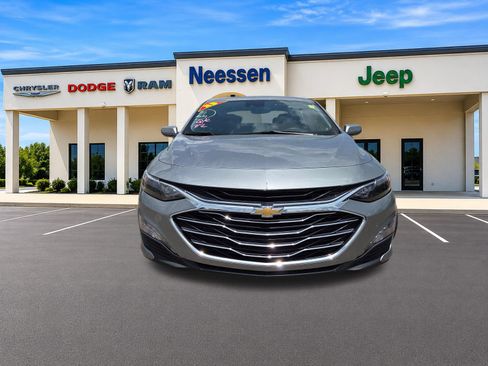 Used 2023 Chevrolet Malibu LT FWD image 2