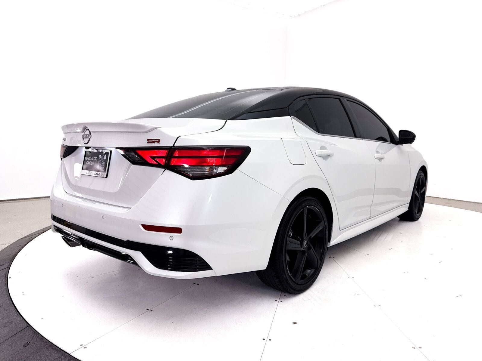 Used 2024 Nissan Sentra SR w/ SR Premium Package FWD image 18