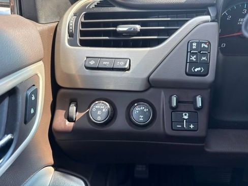 Used 2020 GMC Yukon Denali w/ Denali Ultimate Package AWD/4WD image 26