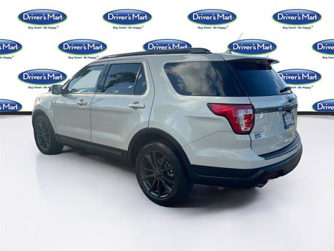 Used 2018 Ford Explorer XLT w/ Equipment Group 202A image 6