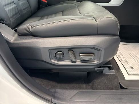 Used 2025 Toyota Sequoia Capstone AWD/4WD image 20