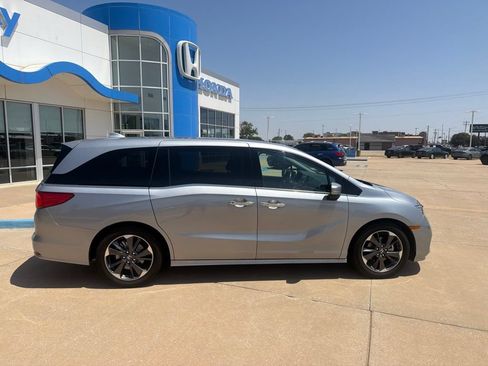 Used 2023 Honda Odyssey Elite image 11