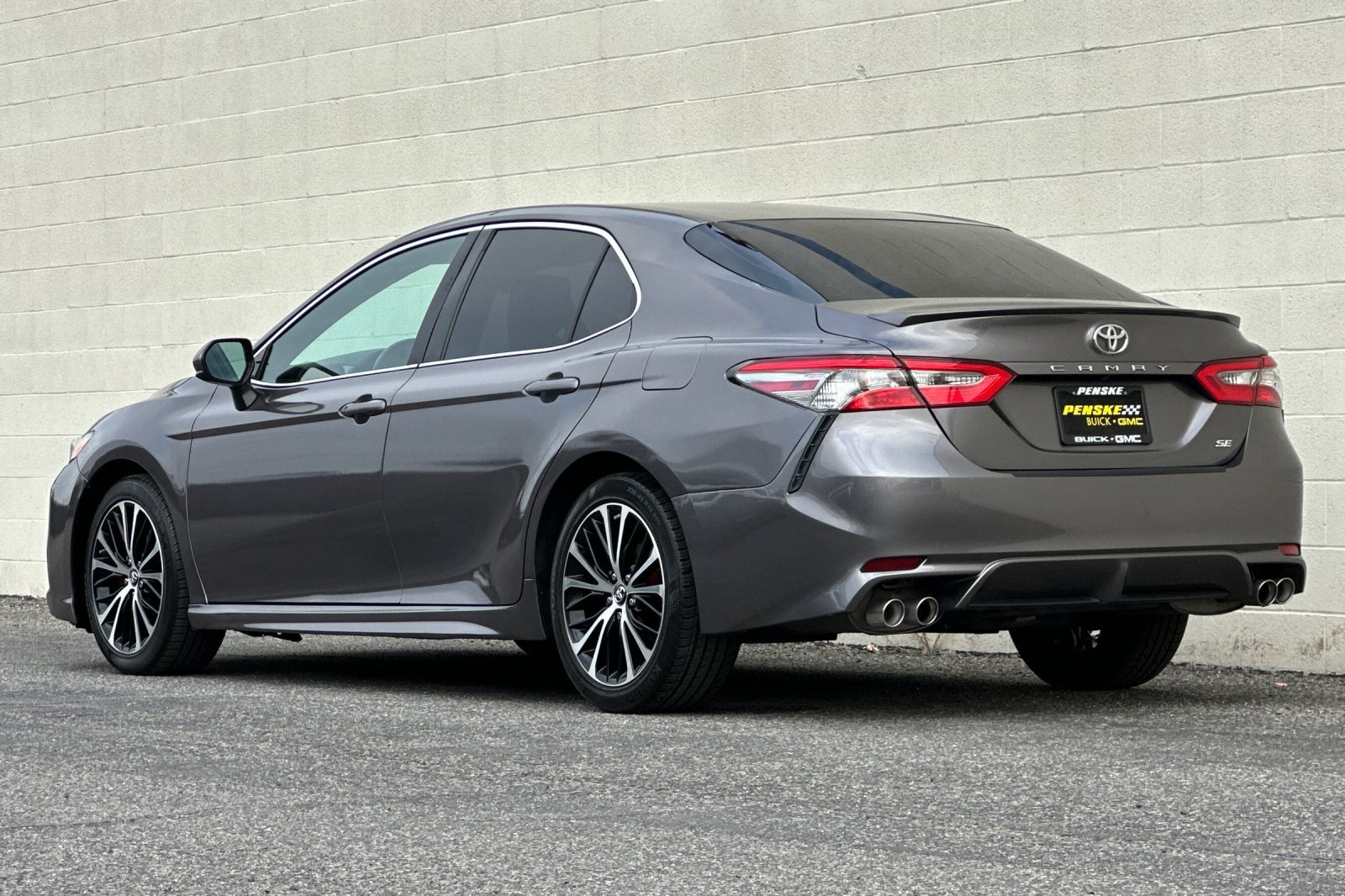 Used 2018 Toyota Camry SE FWD image 6