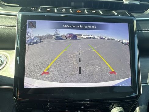 Used 2023 Jeep Grand Cherokee Limited image 16