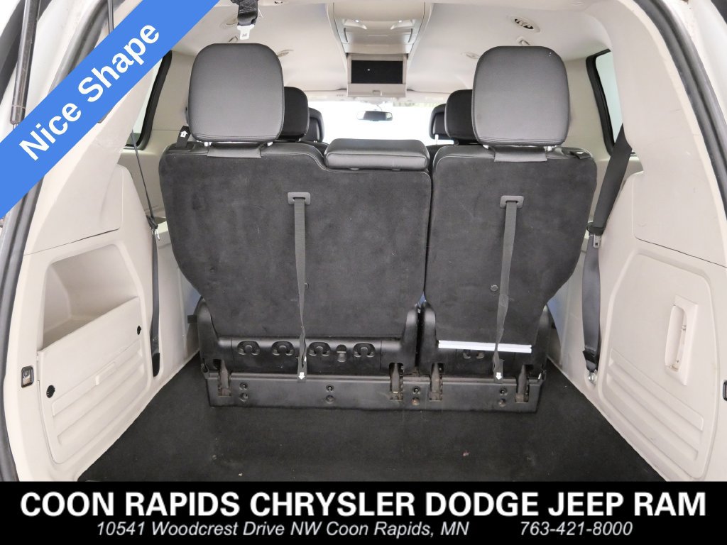 Used 2014 Chrysler Town & Country Touring FWD image 12