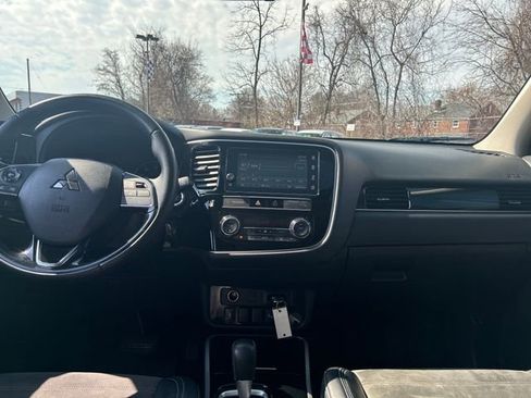 Used 2019 Mitsubishi Outlander SE image 13