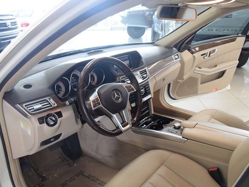 Used 2014 Mercedes-Benz E 550 4MATIC Sedan image 20