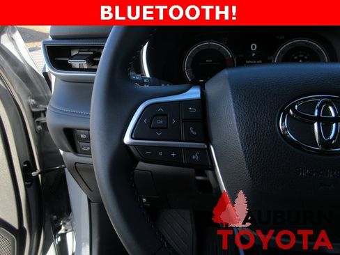 Certified 2025 Toyota Highlander XSE image 17