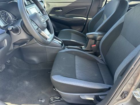 Used 2025 Nissan Versa SV FWD image 9