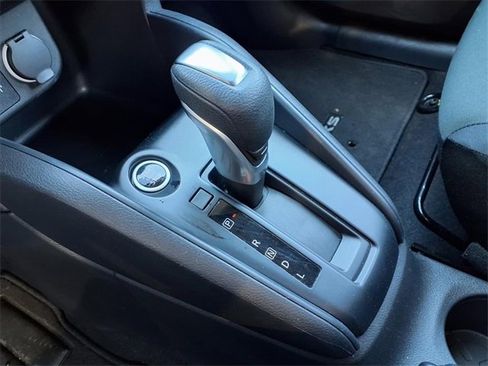 Certified 2025 Nissan Kicks Play S image 9