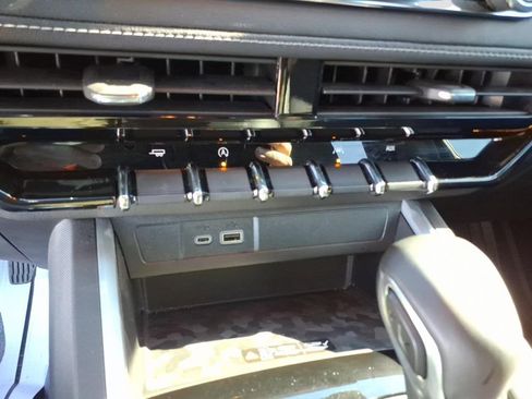 Used 2023 Chevrolet Colorado LT w/ LT Convenience Package III image 25