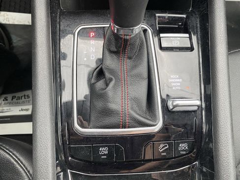 Used 2025 Jeep Compass Trailhawk image 25