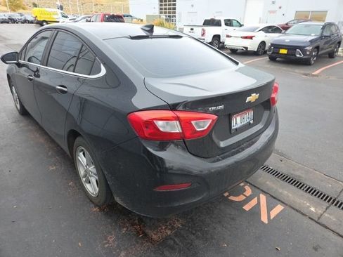 Used 2017 Chevrolet Cruze LT image 4