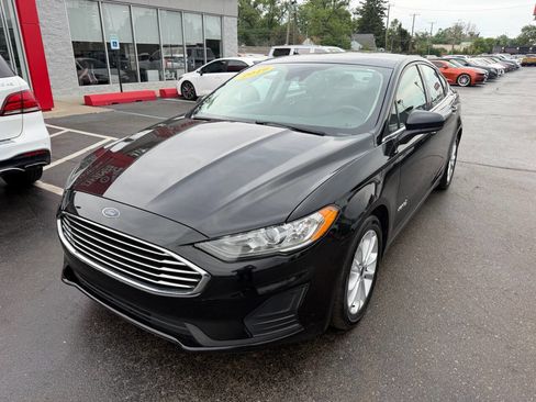Used 2019 Ford Fusion SE FWD image 1