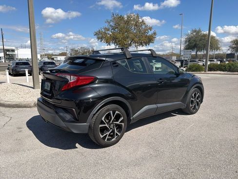 Used 2020 Toyota C-HR XLE image 5