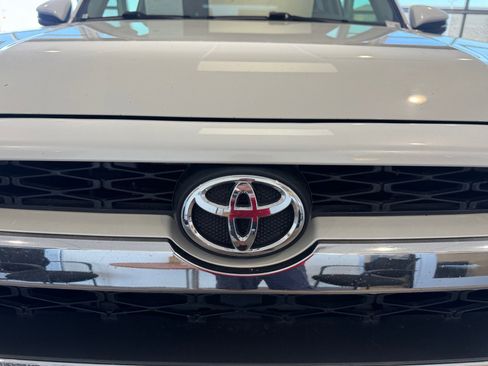 Used 2018 Toyota 4Runner Limited AWD/4WD image 23