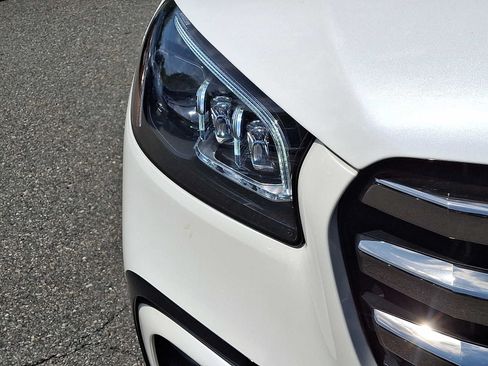 Used 2024 Mercedes-Benz GLS 450 4MATIC image 10