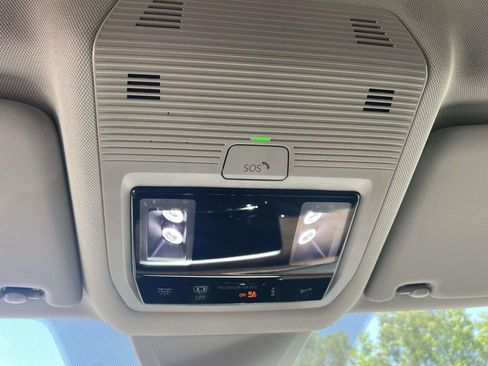 Certified 2025 Volkswagen Atlas SE FWD image 24