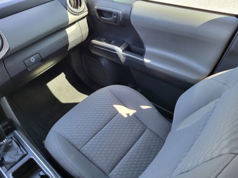 Used 2020 Toyota Tacoma SR5 w/ SR5 Appearance Package (SM) image 16