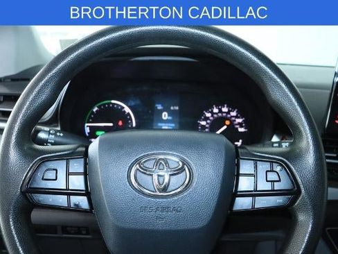 Used 2022 Toyota Sienna LE FWD image 17
