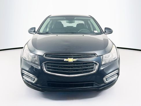 Used 2016 Chevrolet Cruze LT w/ Technology Package FWD image 2