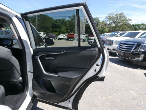 Used 2021 Toyota RAV4 XLE AWD/4WD image 25